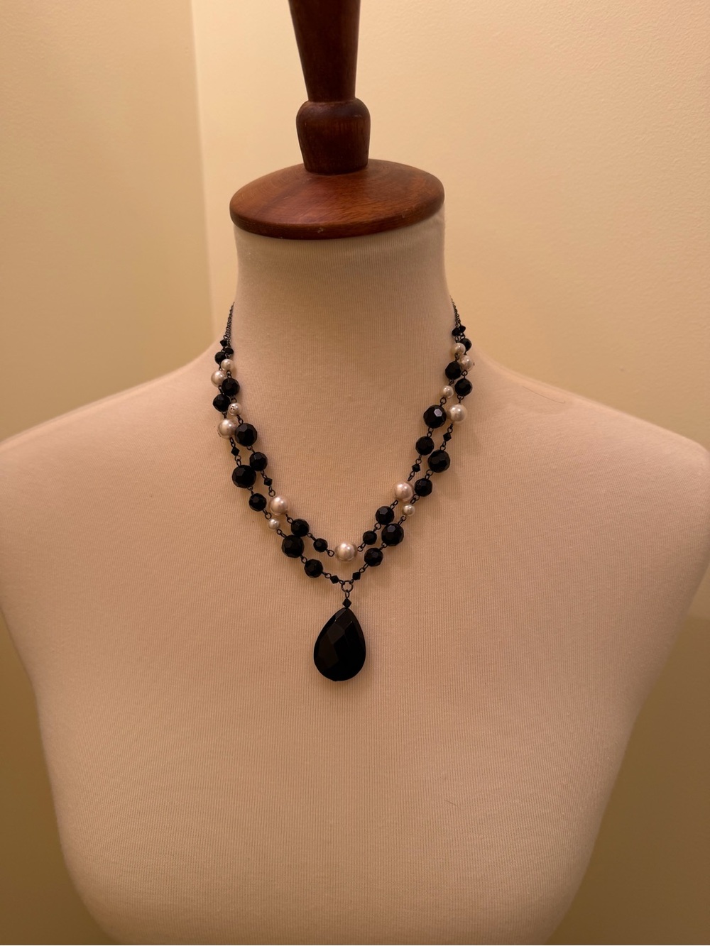 White House Black Market Black and White Beaded Teardrop Necklace